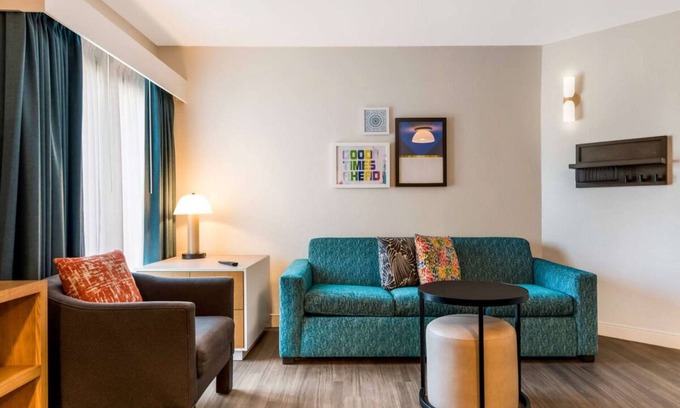 Florida Central Atlantic Coast Hotel | Enjoyable Holiday In Orlando, With Pool, Short Drive to Fun Spot America