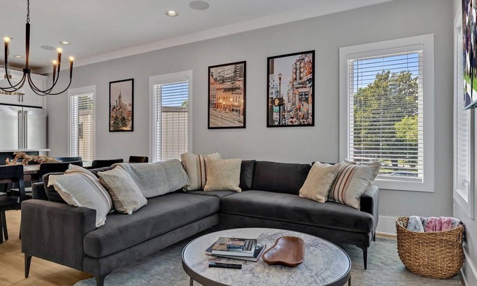 Berry Hill House | Ensemble-4 Unit Combo-8 mins to Broadway