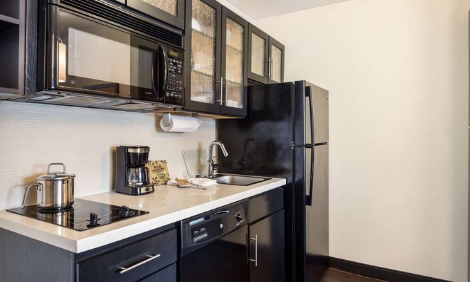 Huntsville Hotel | Ensuring a Very Comfortable & Memorable Stay! 3 Comfortable Units, Pets Allowed