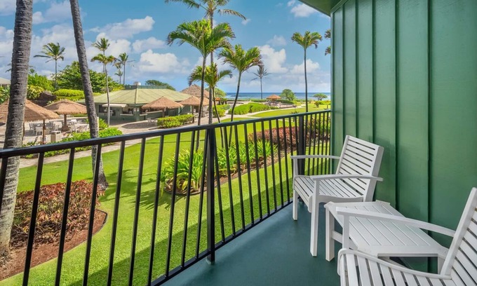 Hanamaulu Hotel | Ensuring a Very Comfortable & Memorable Stay! 2 Family-friendly Units, Pool