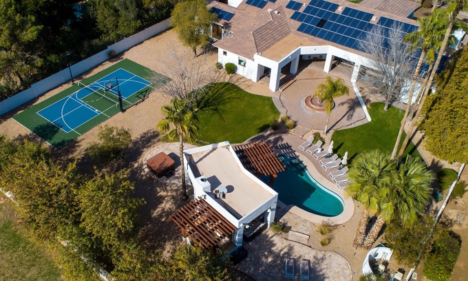 La Tierra Estates House | *Entertainers Paradise* Arcade/Golf Simu/Pickleball/Theater/Gym/Swim-up Bar!