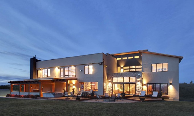 Calgary House | Entertaining custom home with 180 degree views of the Rocky Mountains