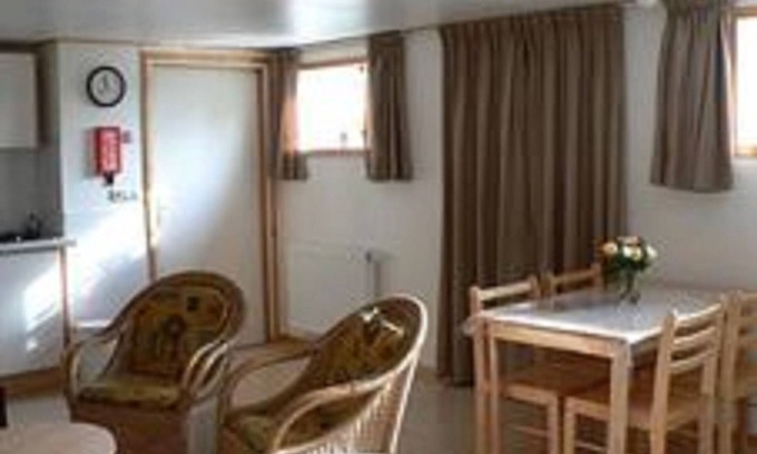 Arum Apartment | Enticing Apartment near Lake in Arum