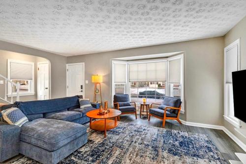 South Euclid House | Entire 3 bed home in South Euclid w ac