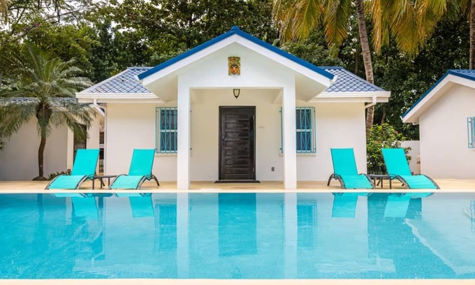 San Pedro Villa | Entire 3-house Villa in San Pedro, Belize 14 guests, 8 beds, 4 baths WiFi, AC