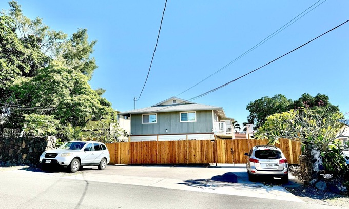 Historic Kailua Village Apartment | Entire 3bedrooms Apt. w/Balcony & Ocean Sunset View, Great Location