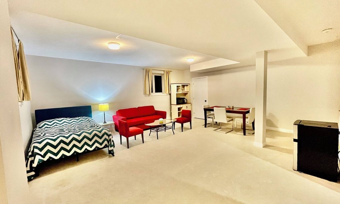 Ottawa Division House | Entire basement with large windows, private full bathroom and office