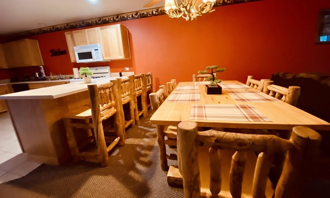 Oglesby Cabin | Entire Cozy Villa 2 min Near Starved Rock!