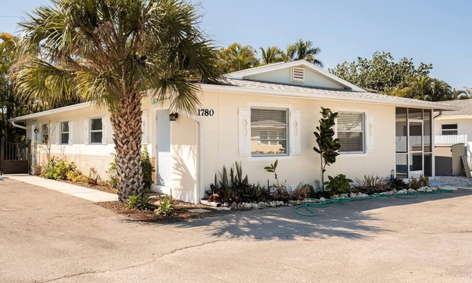 Royal Harbor House | Entire Duplex: Prime Location & 4 Beach Cruisers