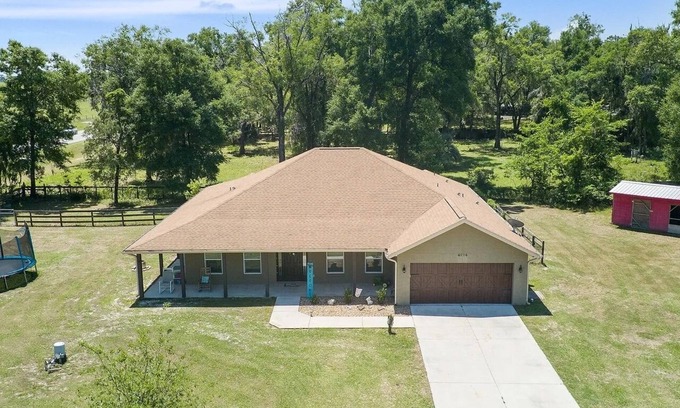 Ocala Other | Entire Home, 5 minutes to WEC and FAST, 3bd, 3 bath FENCED 1 acre King bed.