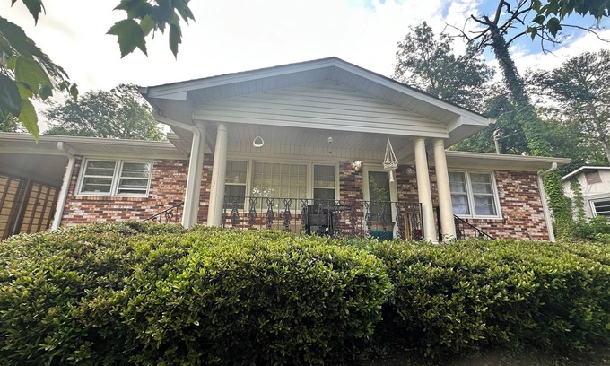 Warner Robins House | Entire home in quiet neighborhood ! This is a duplex style home!