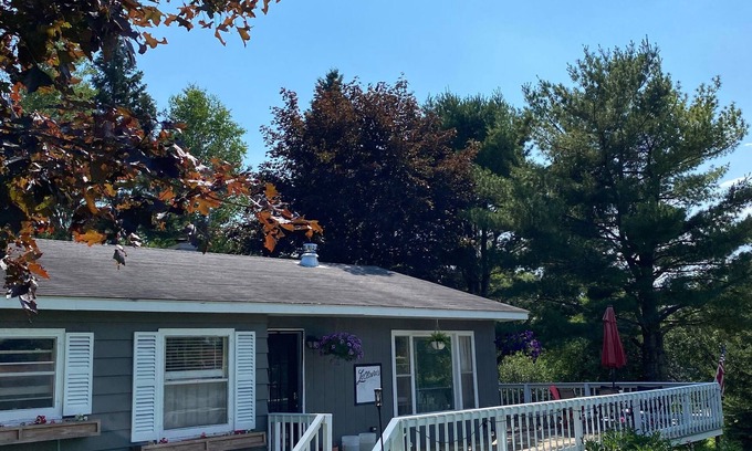 L'Anse House | Entire Home with Lakeview