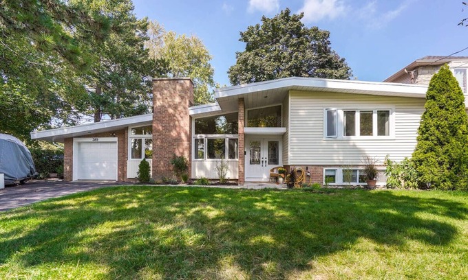 Richmond Hill House | Entire House Open Concept Modern House Comfortably Sleeps 5