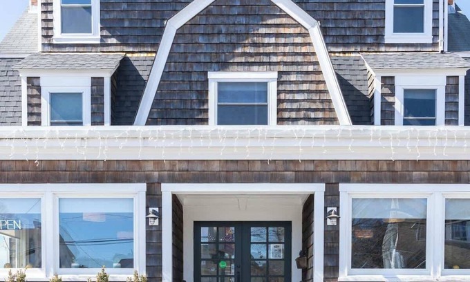 Middletown Hotel | Entire Inn Block & restaurant!