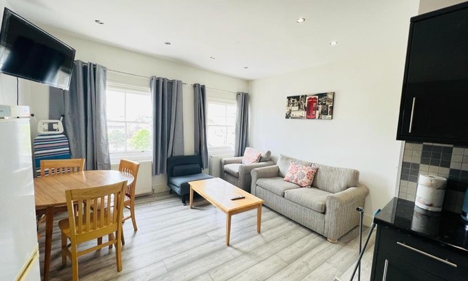 Great Yarmouth Apartment | Entire New Flat With View to River Yare, H7