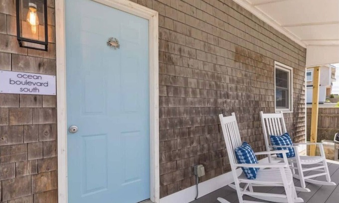 Rye House | Entire Ocean Boulevard property, steps to beach!