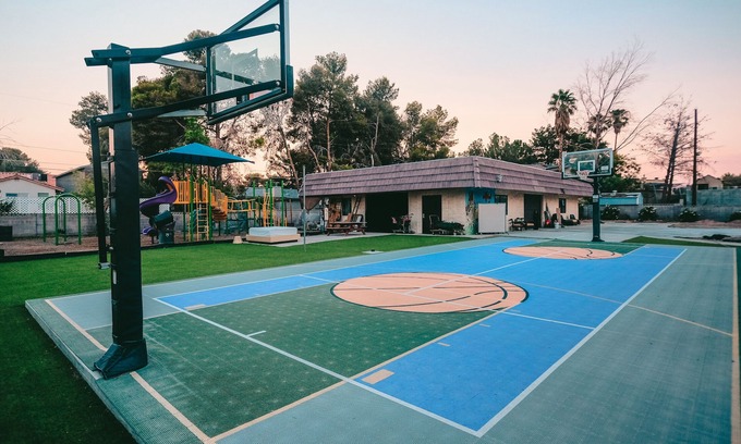 Paradise House | Entire Vegas Compound-Sleeps MANY
