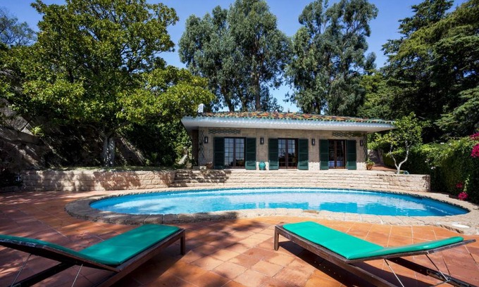 Malveira da Serra Villa | Entre Rochas Pool House by The Getaway Collection