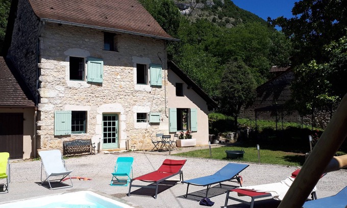 Lhuis House | Entre Vignes et Montagne House. All confort