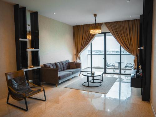 Masai Apartment | Epic Marina View 3BR Permas w Bathtub & Seaview Balcony Permas by Our Stay
