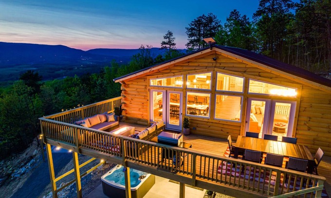 Shenandoah Cabin | Epic Views - Pickleball - HotTub - Firepit - Shenandoah National Park!