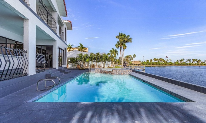 Caloosahatchee House | Epitome of Luxury - Amazing Water Front Views, Heated Pool - Waterfront Oasis - Roelens Vacations