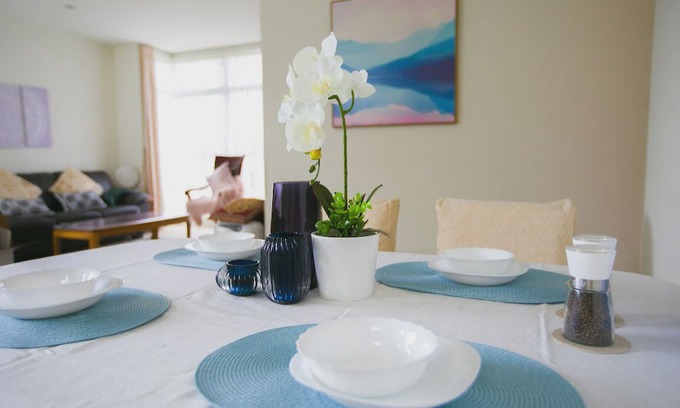 Epsom Apartment | Epsom Central Spacious Modern 3 Bd Apt+Parking