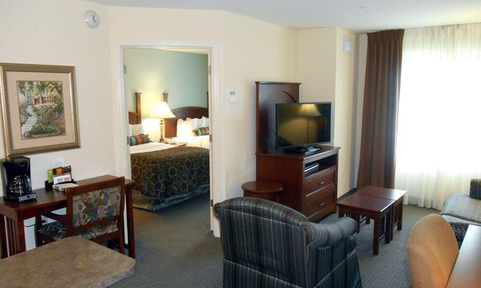 Eden Condo | Equipped Suite Near the Savannah Airport | Seasonal Pool Access