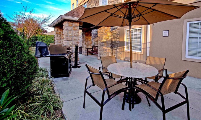 Graysville Condo | Equipped Suite Near CHA | Indoor Pool + Gym Access