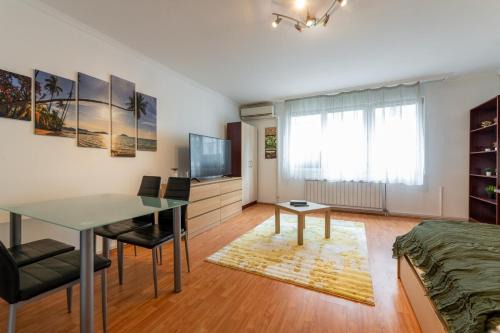 Ferencvaros Apartment | Ernest Apartment