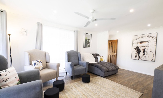 Old Erowal Bay Cottage | Errol Cottage: forest to the sea