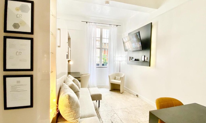Mazarin Quarter Apartment | Èrsextius, GGB1, Aix-en-Provence