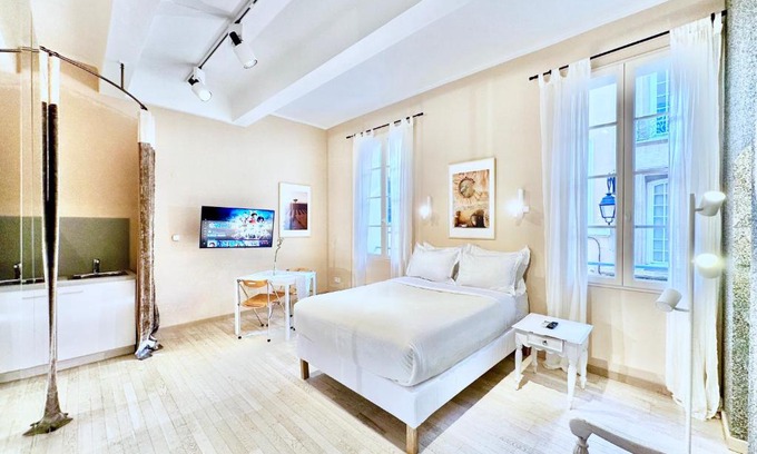 Mazarin Quarter Apartment | Èrsextius, SH, Aix-en-Provence