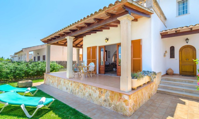 Portocolom House | ES PORT - Beautiful holiday home with private garden in Portocolom. Free WiFi