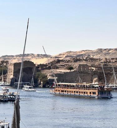 Aswan Boat Rental | Escaleeh Dahabiya Tranquil sailing