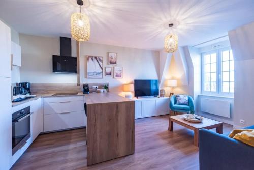Tregastel House | Escapade a Tregastel plages et commerces proches
