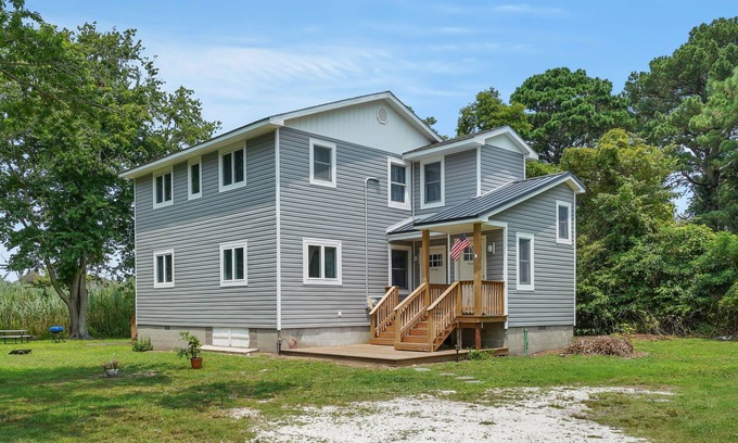 Chincoteague House | Escape at Deep Hole Hideaway - Pet friendly duplex!