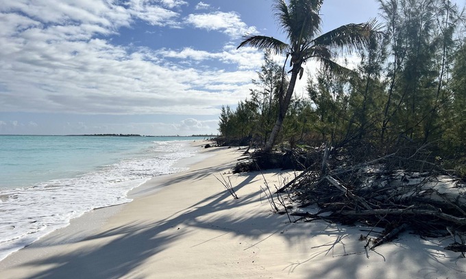 Treasure Cay House | Escape House on Green Turtle Cay is the Perfect Island Getaway w/Deep Water Dock