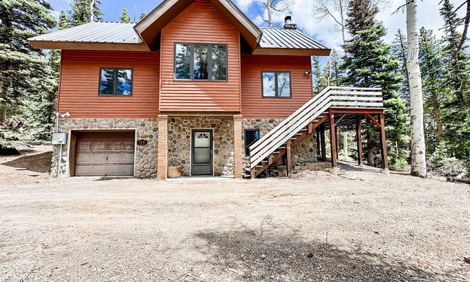 Beaver Cabin | Escape into Nature - Cozy Beaver Cabin by Eagle Point Ski Resort & Puffer Lake