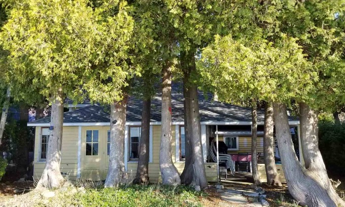 Inverhuron Cottage | Escape the city and enjoy beautiful, Lake Huron sunsets!