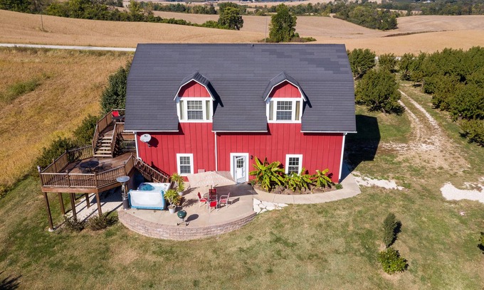 Calhoun County House | Escape the city to quiet and picturesque Golden Eagle, IL.