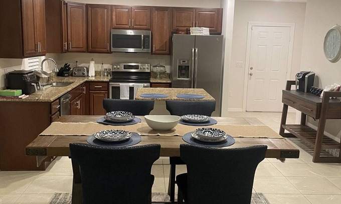 Port Saint Lucie House | Escape the cold and retreat to the tropics. Relax easy 10 minutes to the beach.