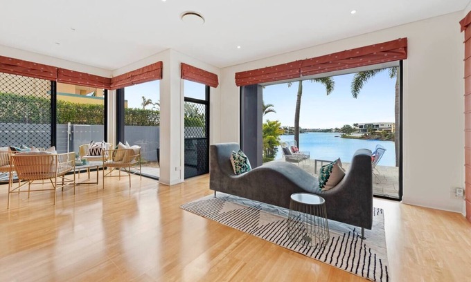 Gold Coast House | Escape to Clear Island A Palmy Waterfront Oasis
