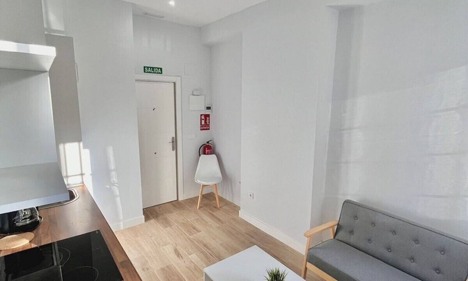 Hortaleza Apartment | Escape to Madrid: Modern and Cozy Studio near IFEMA
