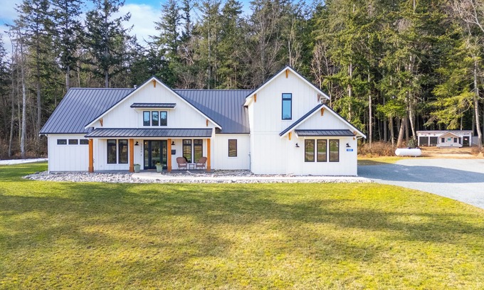 Anacortes House | Escape to Paradise on beautiful Guemes Island.