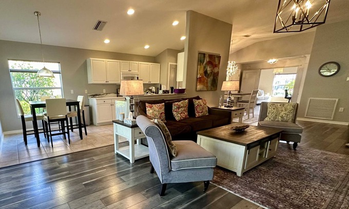 Fort Myers Villa | Escape to the Gated Colonial Country Club