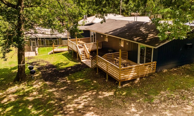 Kimberling City Cabin | Escape to the Lake- boat ramp, slip rental, Pool D2
