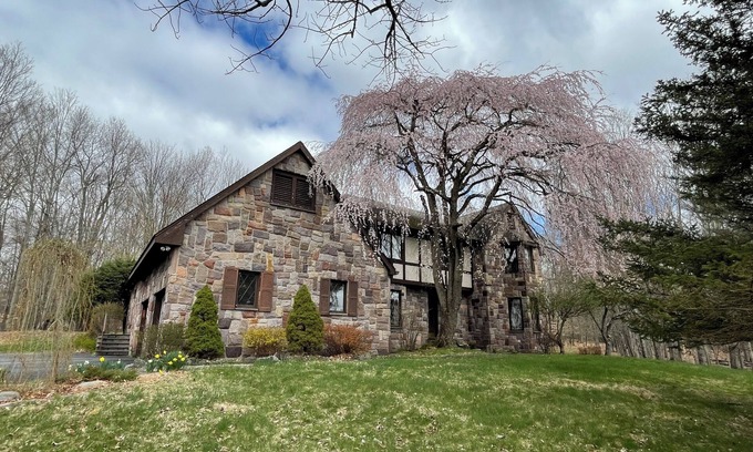 Mountain Dale House | Escape to the Woods: 4-bedroom country house with hot tub spa, sauna, fireplace