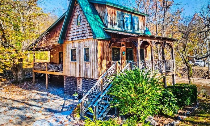 Dillsboro Cabin | Escape to Your Romantic yet Adventurous Smokey Mountain River Cabin Getaway!