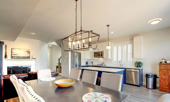 The Blue Mountains House | Escape with Views of Blue Mountain